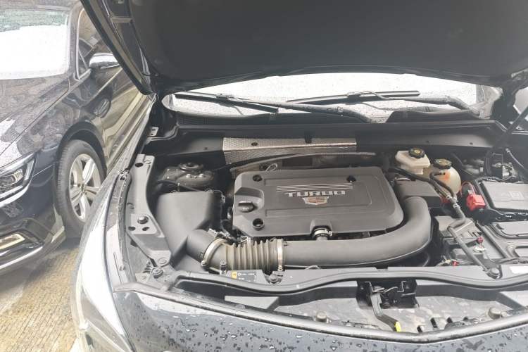 Used Cadillac XT4 2022 28T Two-Wheel Drive Fashion Edition Engine Bay Right