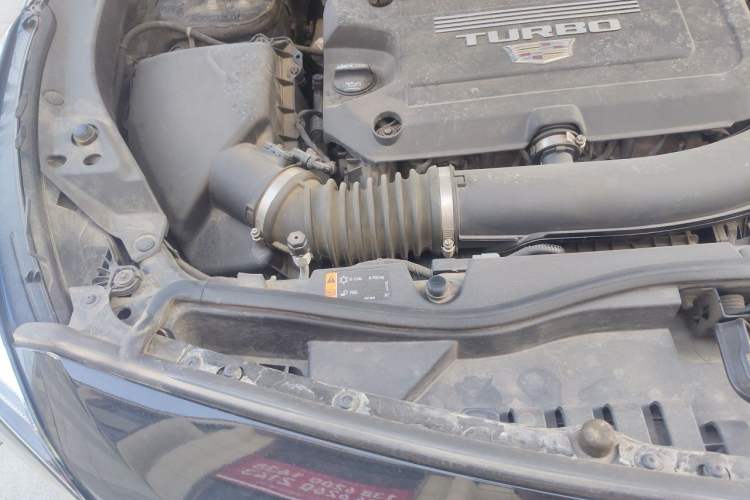 Used Cadillac XT4 2022 28T Two-Wheel-Drive Luxury Version Engine Bay Right