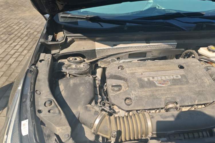 Used Cadillac XT4 2022 28T Two-Wheel-Drive Luxury Version Engine Bay Right