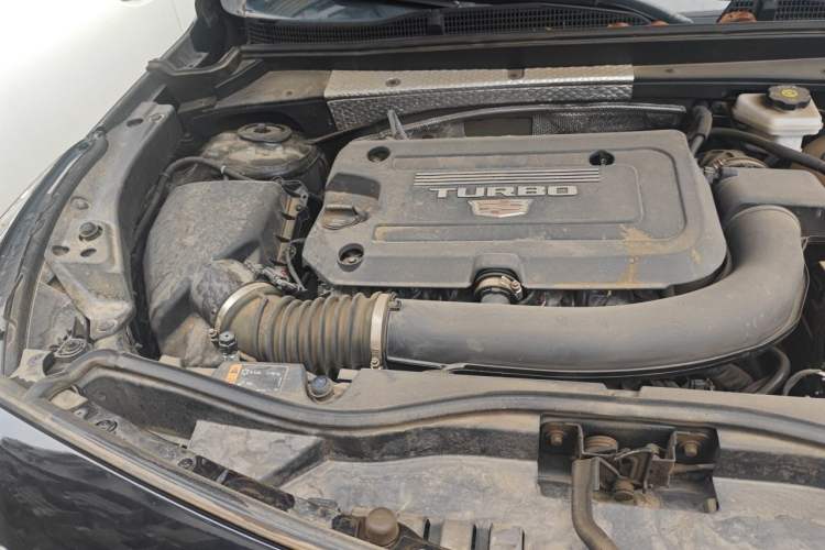 Used Cadillac XT4 2022 28T Two-Wheel-Drive Luxury Version Engine Bay Right