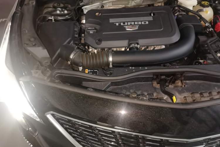 Used Cadillac XT4 2022 28T Four-Wheel Drive Prestige Version Engine Bay Right