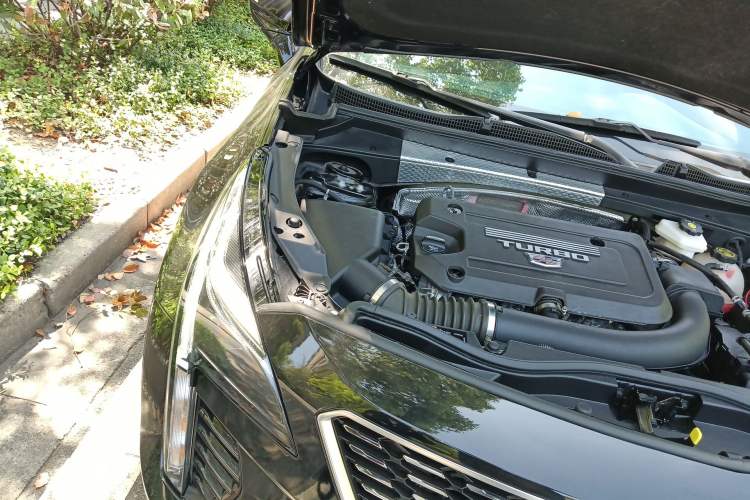 Used Cadillac XT4 2022 28T Two-Wheel Drive Fashion Edition Engine Bay Right