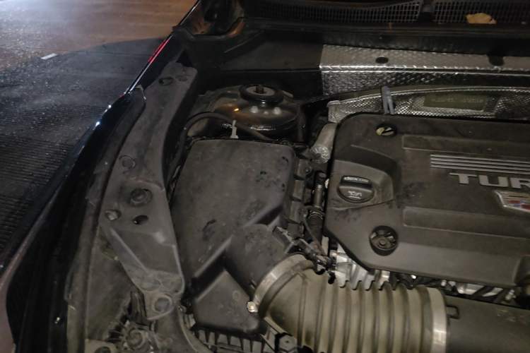 Used Cadillac XT4 2022 28T Two-Wheel Drive Fashion Edition Engine Bay Right