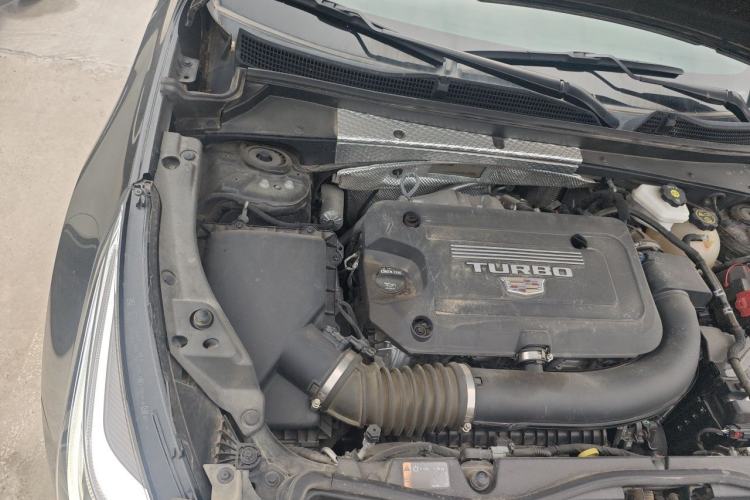 Used Cadillac XT4 2022 28T Two-Wheel-Drive Luxury Version Engine Bay Right