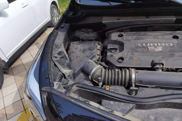 Used Cadillac XT4 2022 28T Four-Wheel Drive Platinum Edition Engine Bay Right