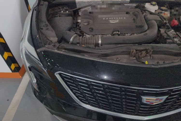 Used Cadillac XT4 2022 28T Two-Wheel-Drive Luxury Version Engine Bay Right