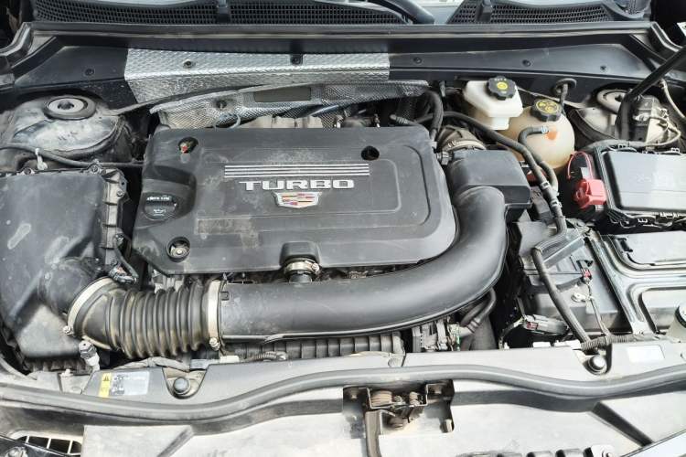 Used Cadillac XT4 2022 28T Two-Wheel-Drive Luxury Version Engine Bay