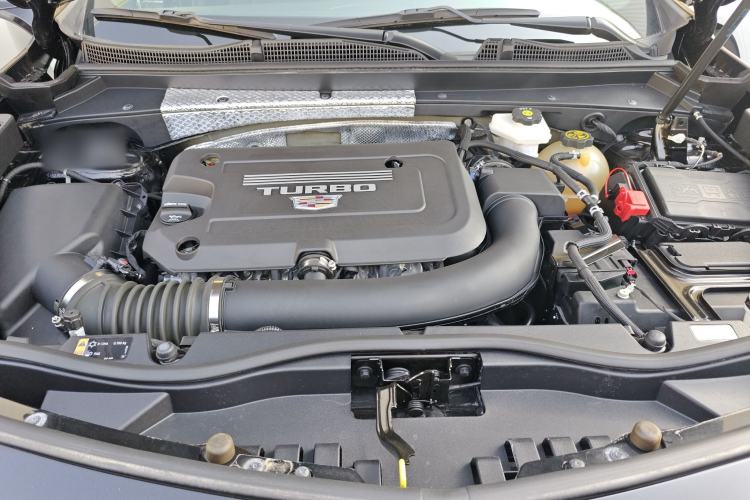Used Cadillac XT4 2022 28T Two-Wheel-Drive Luxury Version Engine Bay