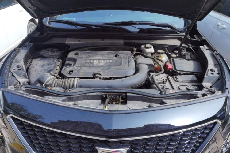 Used Cadillac XT4 2022 28T Four-Wheel Drive Platinum Edition Engine Bay