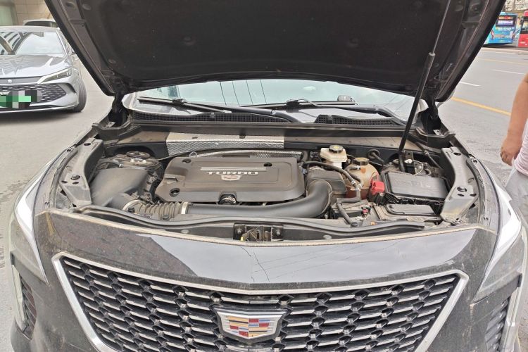 Used Cadillac XT4 2022 28T Two-Wheel-Drive Luxury Version Engine Bay