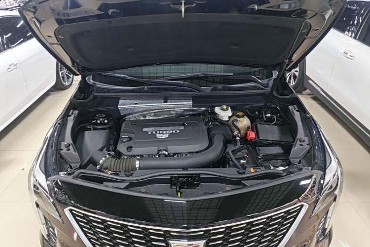 Used Cadillac XT4 2022 28T Two-Wheel-Drive Luxury Version Engine Bay