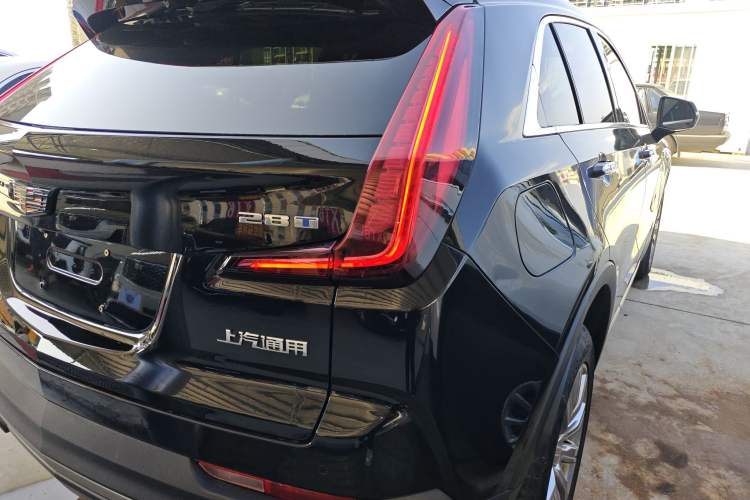 Used Cadillac XT4 2022 28T Two-Wheel-Drive Luxury Version Exterior 3
