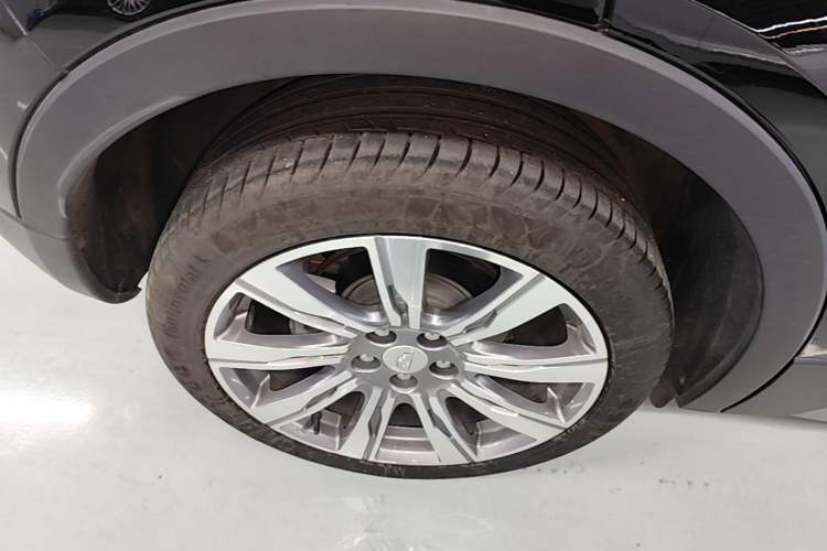 Used Cadillac XT4 2022 28T Four-Wheel Drive Prestige Version Exterior 5