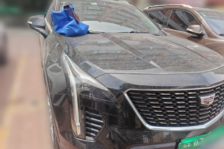 Used Cadillac XT4 2022 28T Two-Wheel-Drive Luxury Version Front Right 45 Deg