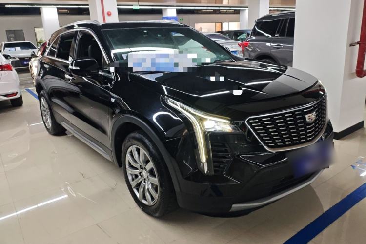 Used Cadillac XT4 2022 28T Two-Wheel-Drive Luxury Version Front Right 45 Deg