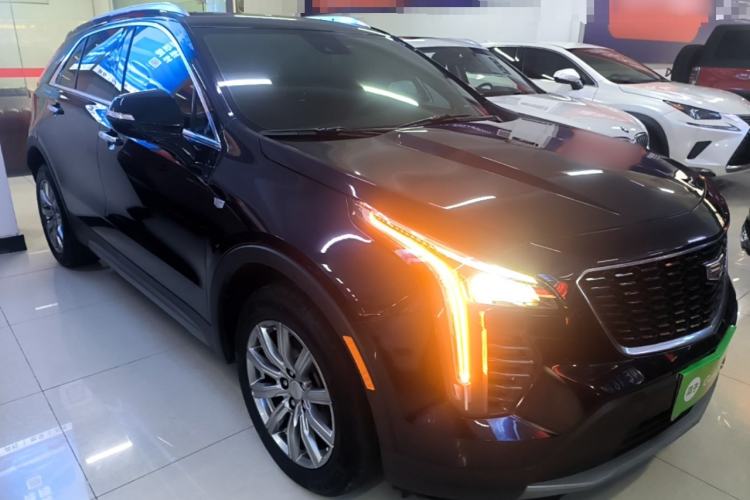 Used Cadillac XT4 2022 28T Two-Wheel-Drive Luxury Version Front Right 45 Deg