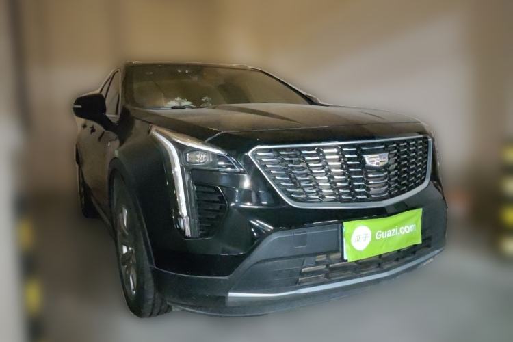 Used Cadillac XT4 2022 28T Two-Wheel-Drive Luxury Version Front Right 45 Deg