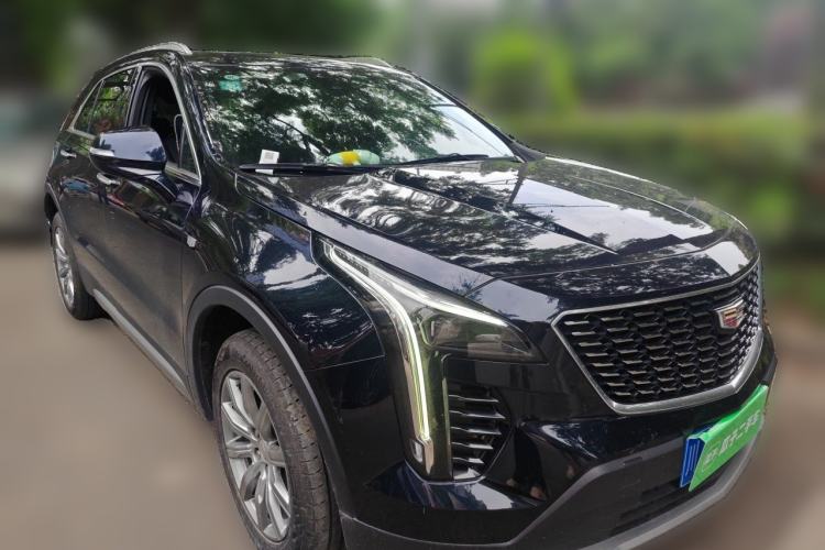 Used Cadillac XT4 2022 28T Two-Wheel-Drive Luxury Version Front Right 45 Deg