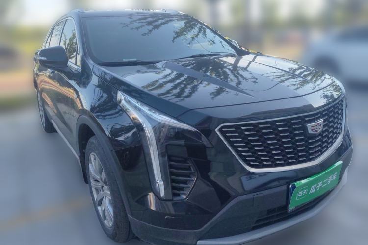 Used Cadillac XT4 2022 28T Two-Wheel-Drive Luxury Version Front Right 45 Deg