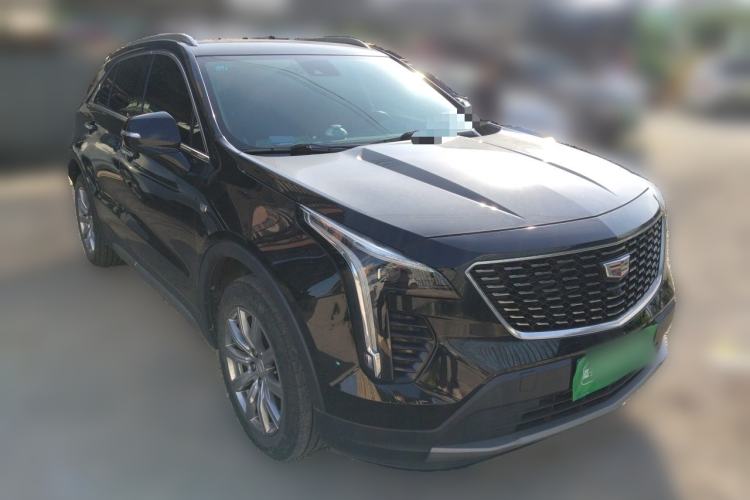 Used Cadillac XT4 2022 28T Two-Wheel-Drive Luxury Version Front Right 45 Deg