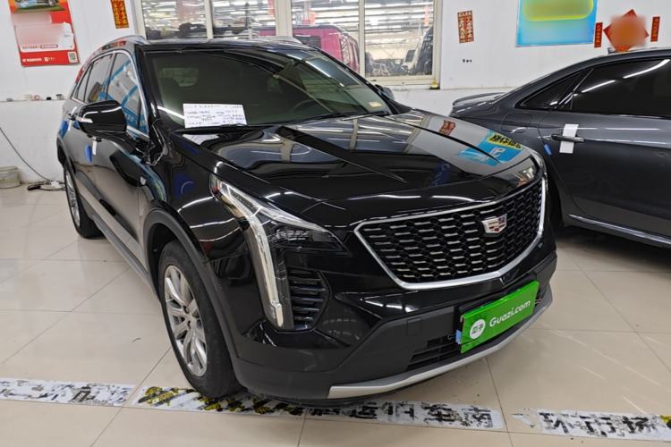 Used Cadillac XT4 2022 28T Two-Wheel-Drive Luxury Version Front Right 45 Deg