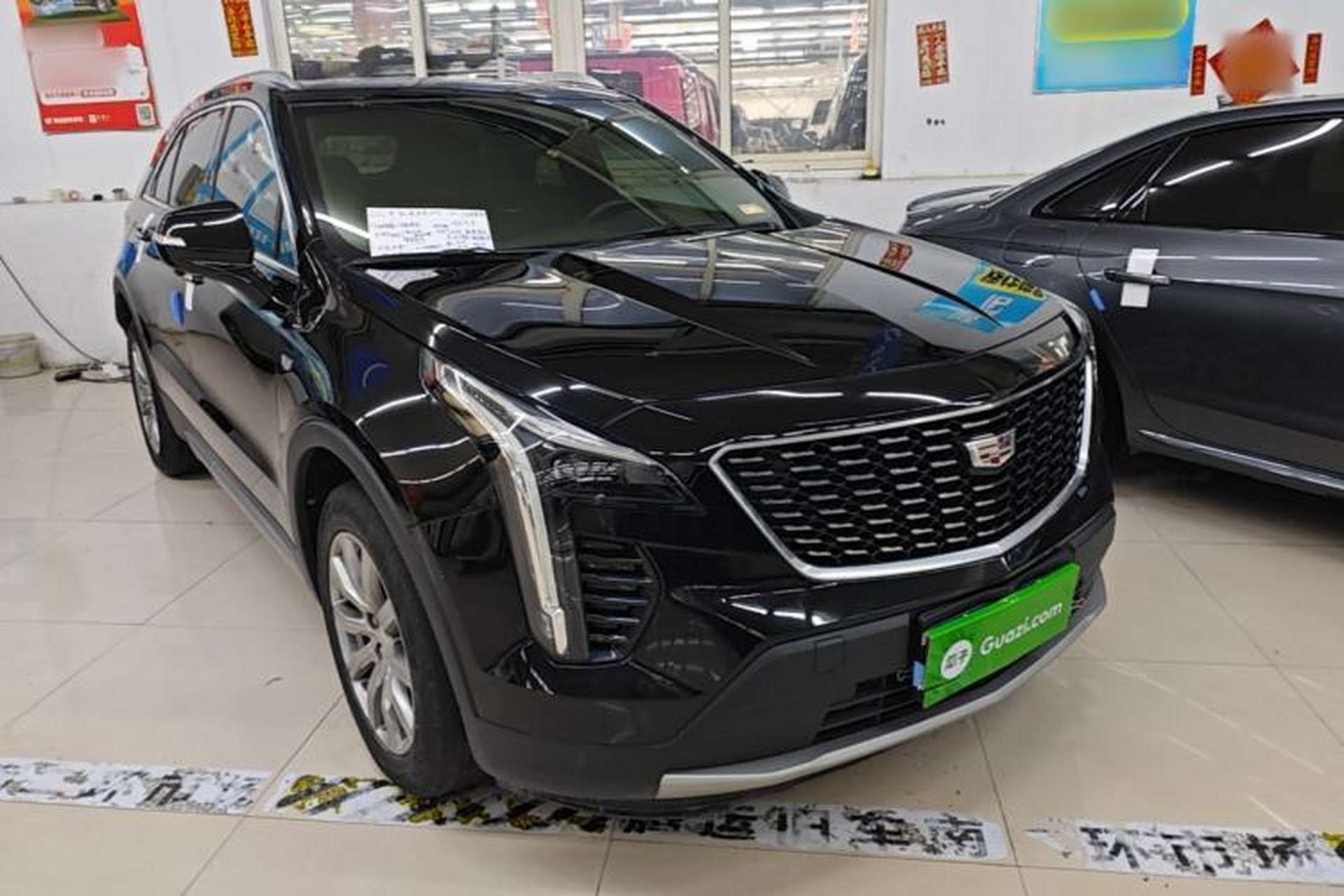 Used Cadillac XT4 2022 28T Two-Wheel-Drive Luxury Version Front Right 45 Deg