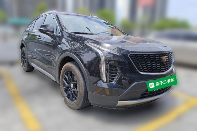 Used Cadillac XT4 2022 28T Two-Wheel-Drive Luxury Version Front Right 45 Deg