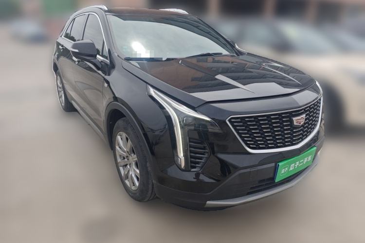 Used Cadillac XT4 2022 28T Two-Wheel-Drive Luxury Version Front Right 45 Deg