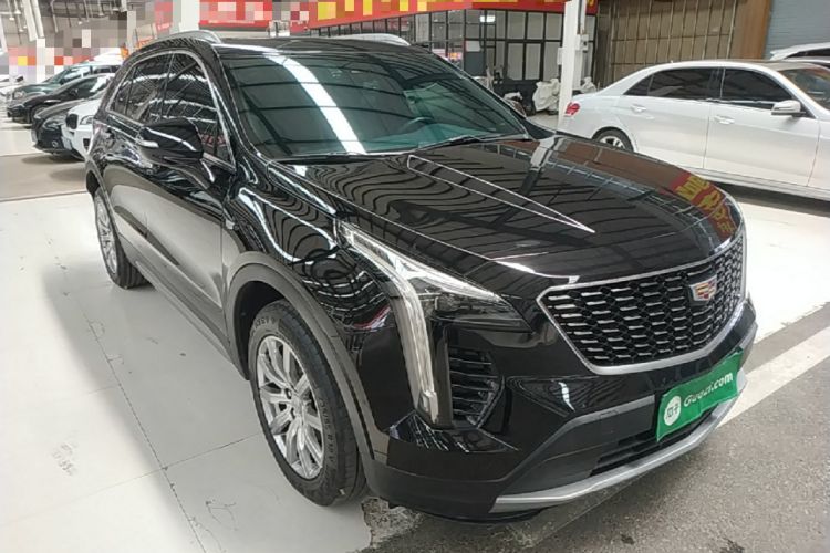 Used Cadillac XT4 2022 28T Two-Wheel-Drive Luxury Version Front Right 45 Deg