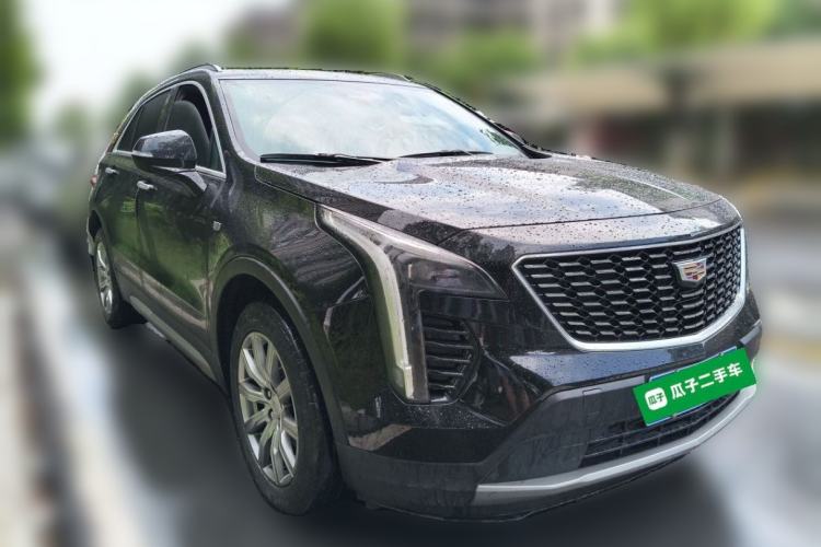 Used Cadillac XT4 2022 28T Two-Wheel-Drive Luxury Version Front Right 45 Deg