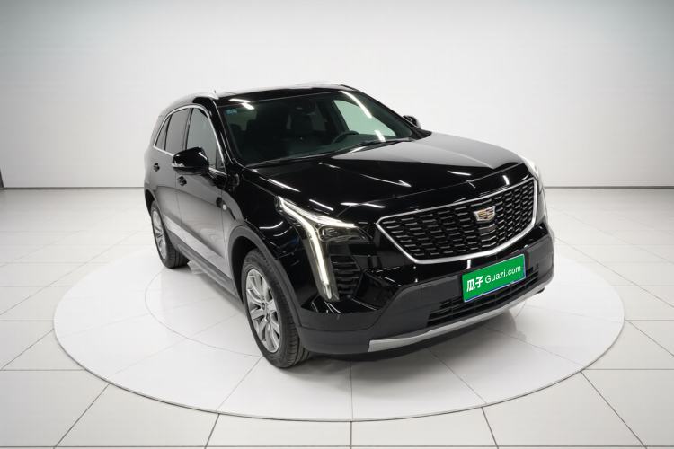 Used Cadillac XT4 2022 28T Two-Wheel-Drive Luxury Version Front Right 45 Deg