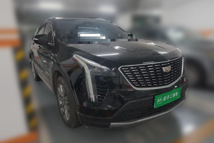 Used Cadillac XT4 2022 28T Two-Wheel-Drive Luxury Version Front Right 45 Deg