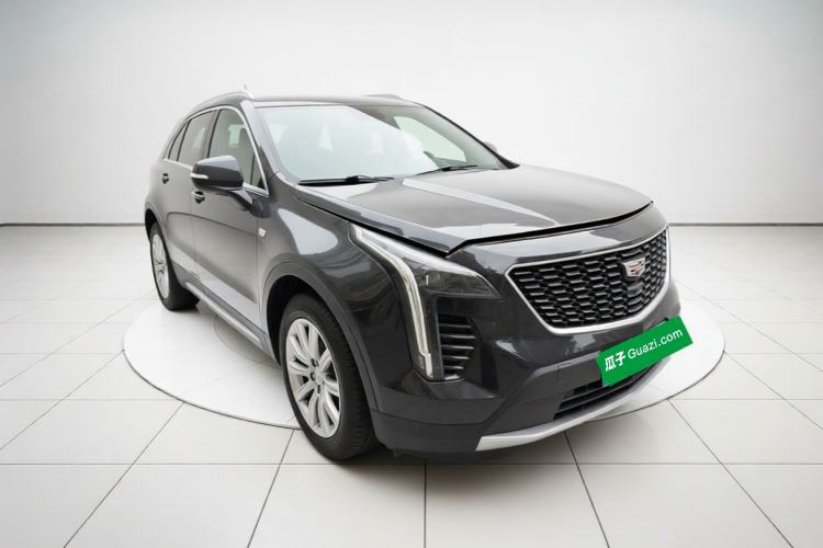 Used Cadillac XT4 2022 28T Two-Wheel-Drive Luxury Version Front Right 45 Deg