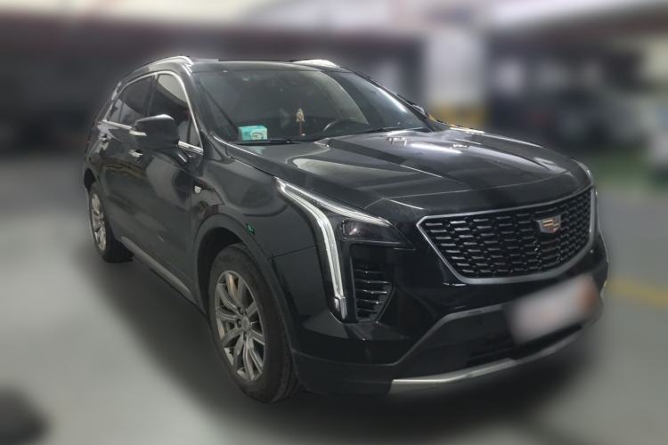 Used Cadillac XT4 2022 28T Two-Wheel-Drive Luxury Version Front Right 45 Deg