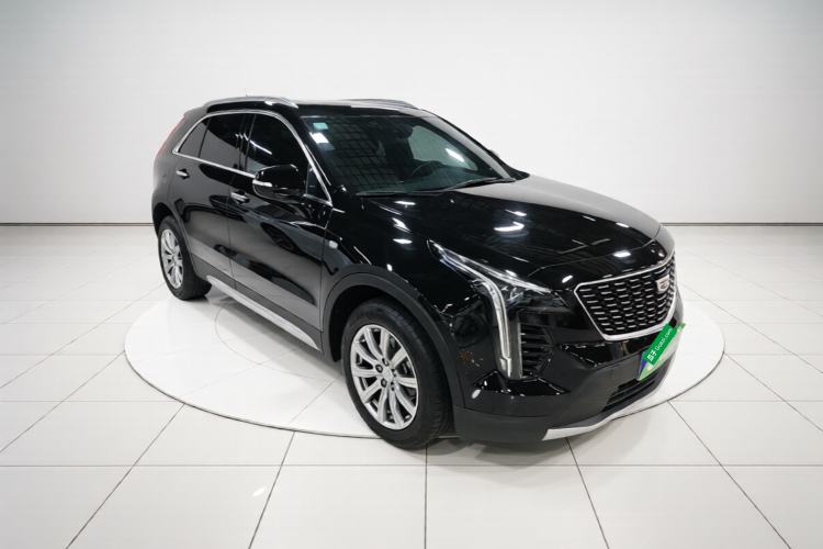 Used Cadillac XT4 2022 28T Two-Wheel-Drive Luxury Version Front Right 45 Deg