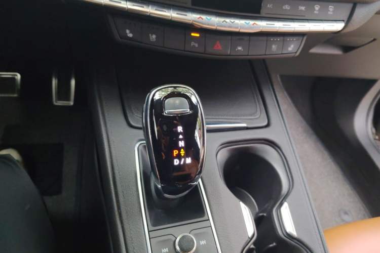Used Cadillac XT4 2022 28T Two-Wheel Drive Prestige Version Gear Lever