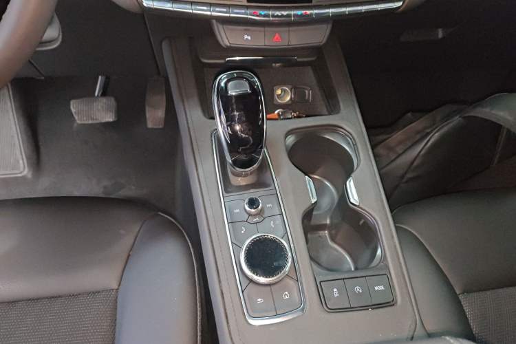 Used Cadillac XT4 2022 28T Two-Wheel Drive Fashion Edition Gear Lever
