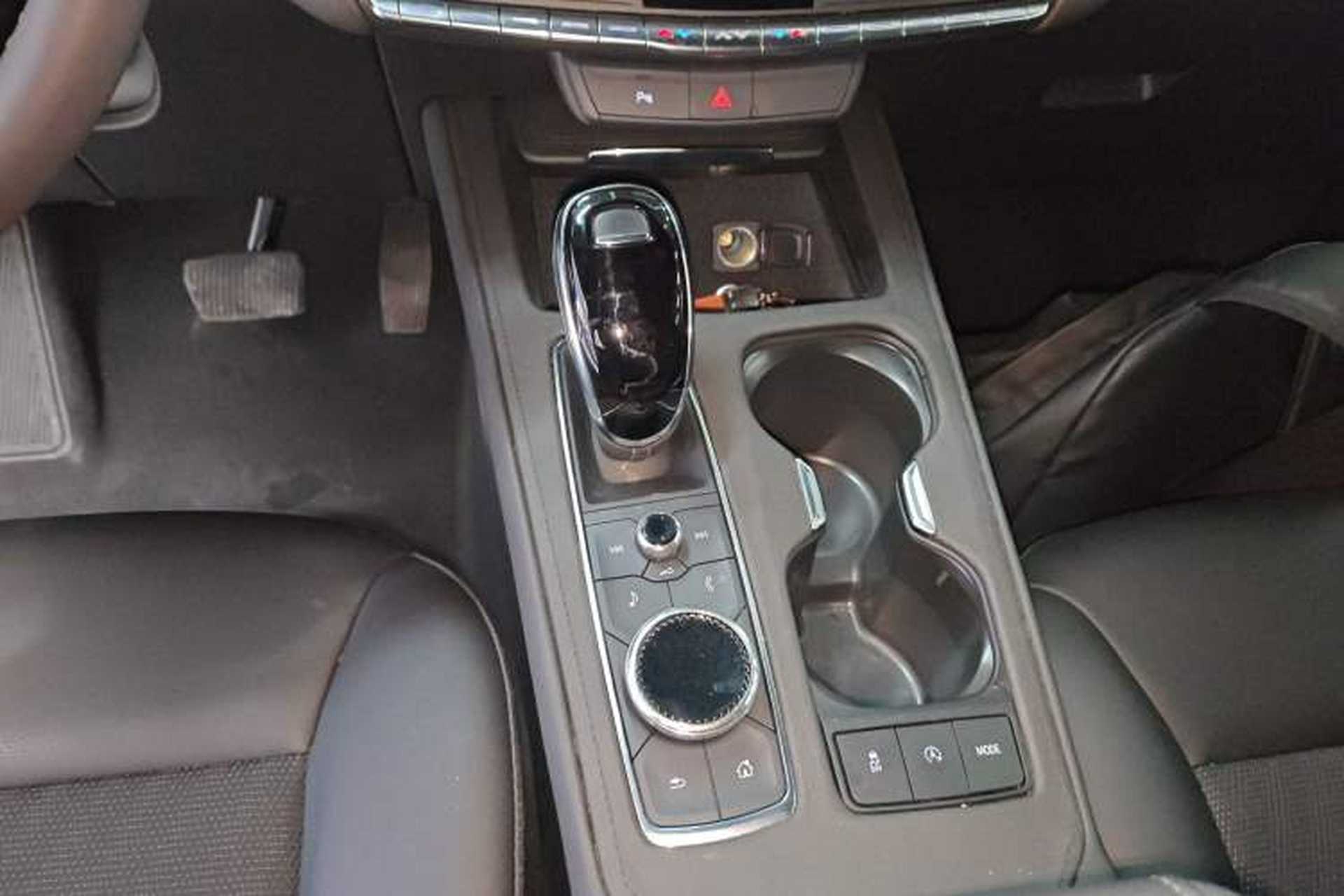 Used Cadillac XT4 2022 28T Two-Wheel Drive Fashion Edition Gear Lever