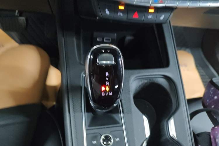 Used Cadillac XT4 2022 28T Two-Wheel-Drive Luxury Version Gear Lever