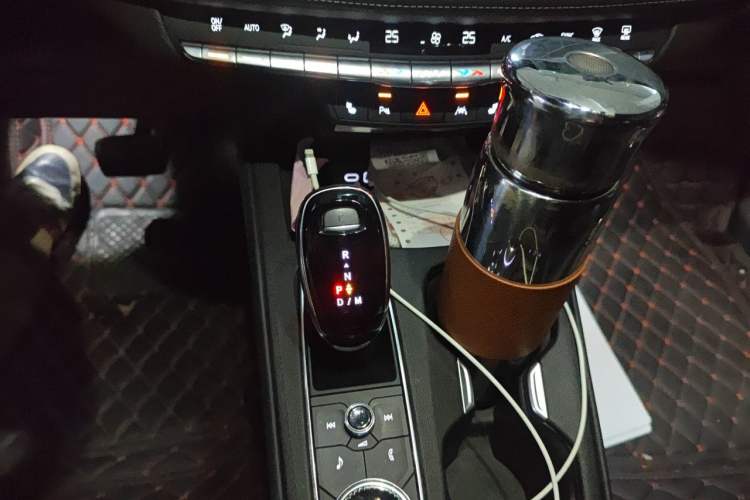 Used Cadillac XT4 2022 28T Two-Wheel-Drive Luxury Version Gear Lever