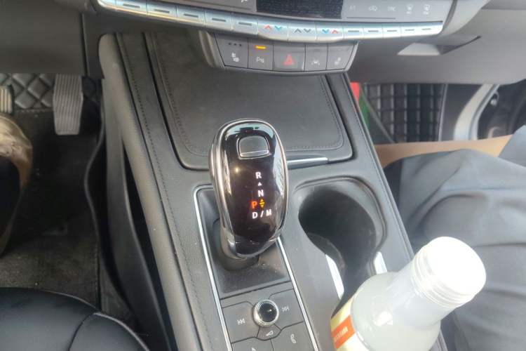 Used Cadillac XT4 2022 28T Two-Wheel-Drive Luxury Version Gear Lever