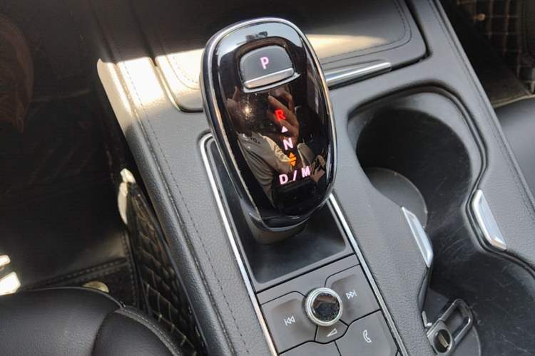 Used Cadillac XT4 2022 28T Two-Wheel-Drive Luxury Version Gear Lever