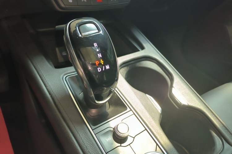 Used Cadillac XT4 2022 28T Two-Wheel-Drive Luxury Version Gear Lever