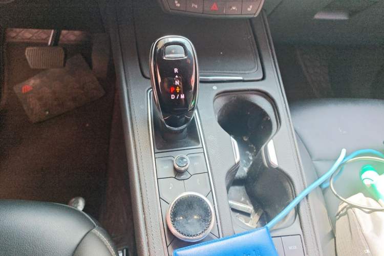 Used Cadillac XT4 2022 28T Two-Wheel Drive Prestige Version Gear Lever