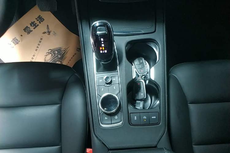 Used Cadillac XT4 2022 28T Two-Wheel-Drive Luxury Version Gear Lever