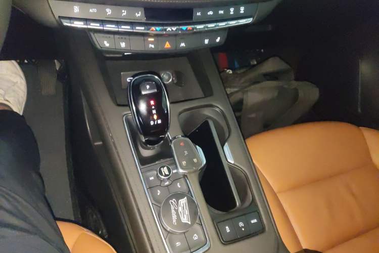Used Cadillac XT4 2022 28T Two-Wheel Drive Prestige Version Gear Lever