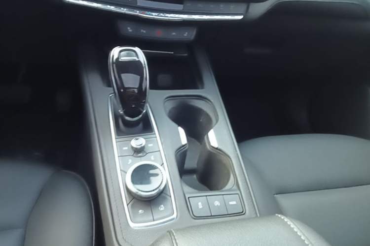Used Cadillac XT4 2022 28T Two-Wheel-Drive Luxury Version Gear Lever