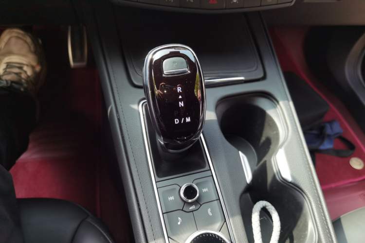 Used Cadillac XT4 2022 28T Four-Wheel Drive Platinum Edition Gear Lever