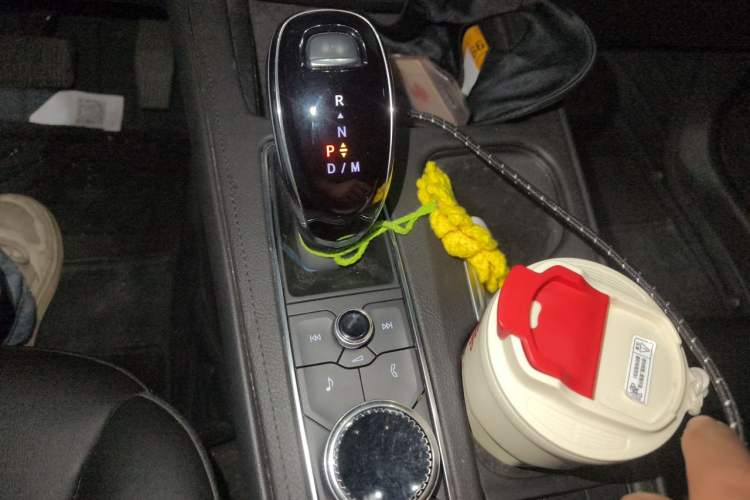 Used Cadillac XT4 2022 28T Two-Wheel-Drive Luxury Version Gear Lever