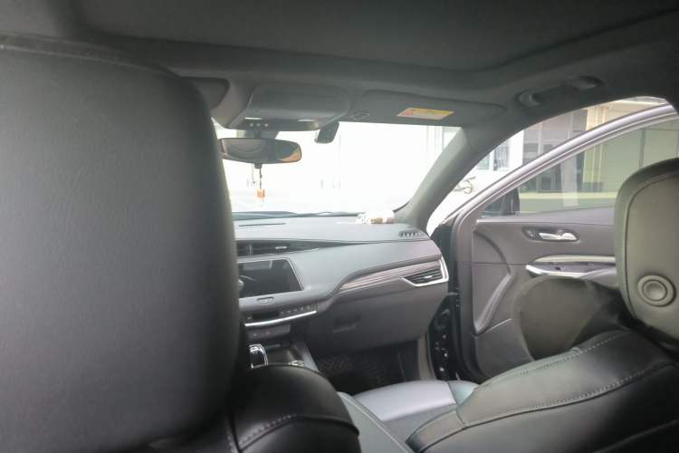 Used Cadillac XT4 2022 28T Two-Wheel Drive Fashion Edition Headliner